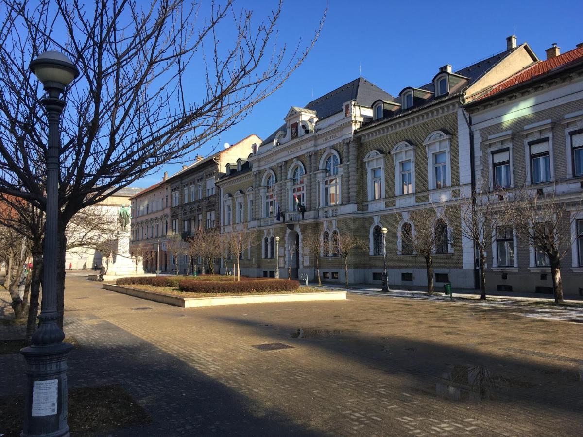 Czingu-Lak Apartamento Miskolc Exterior foto