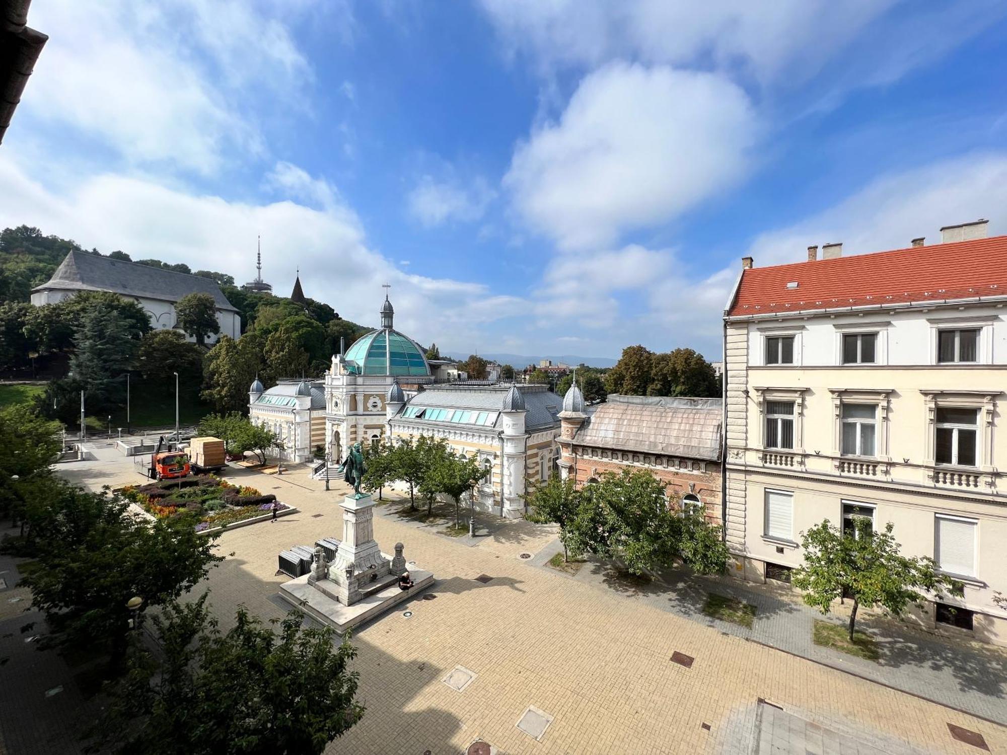 Czingu-Lak Apartamento Miskolc Exterior foto